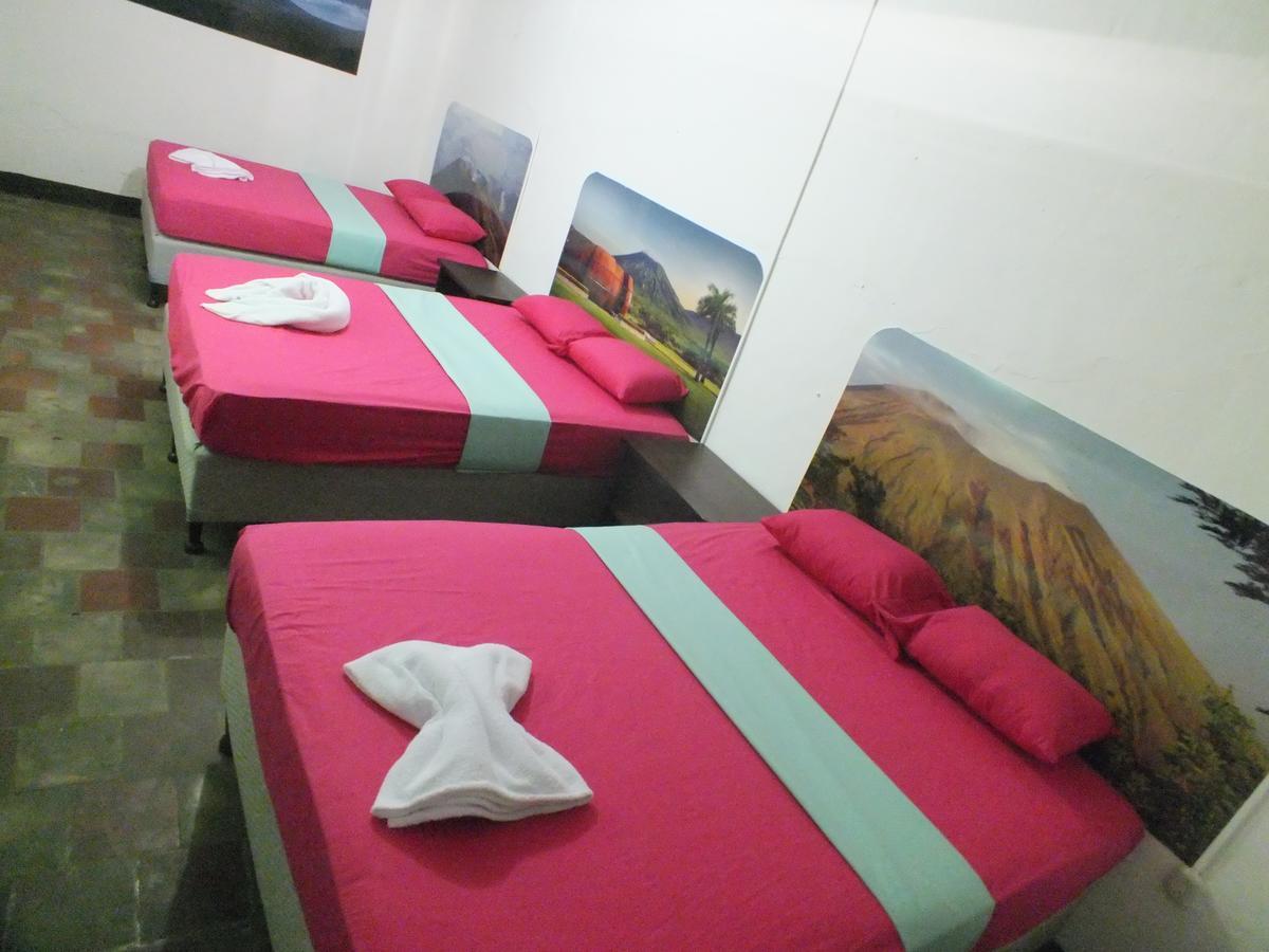 Volcano Hostel Леон Экстерьер фото