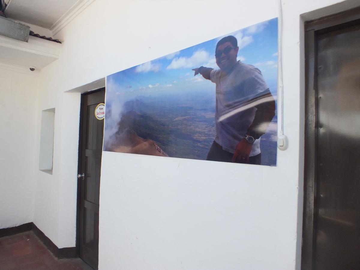 Volcano Hostel Леон Экстерьер фото