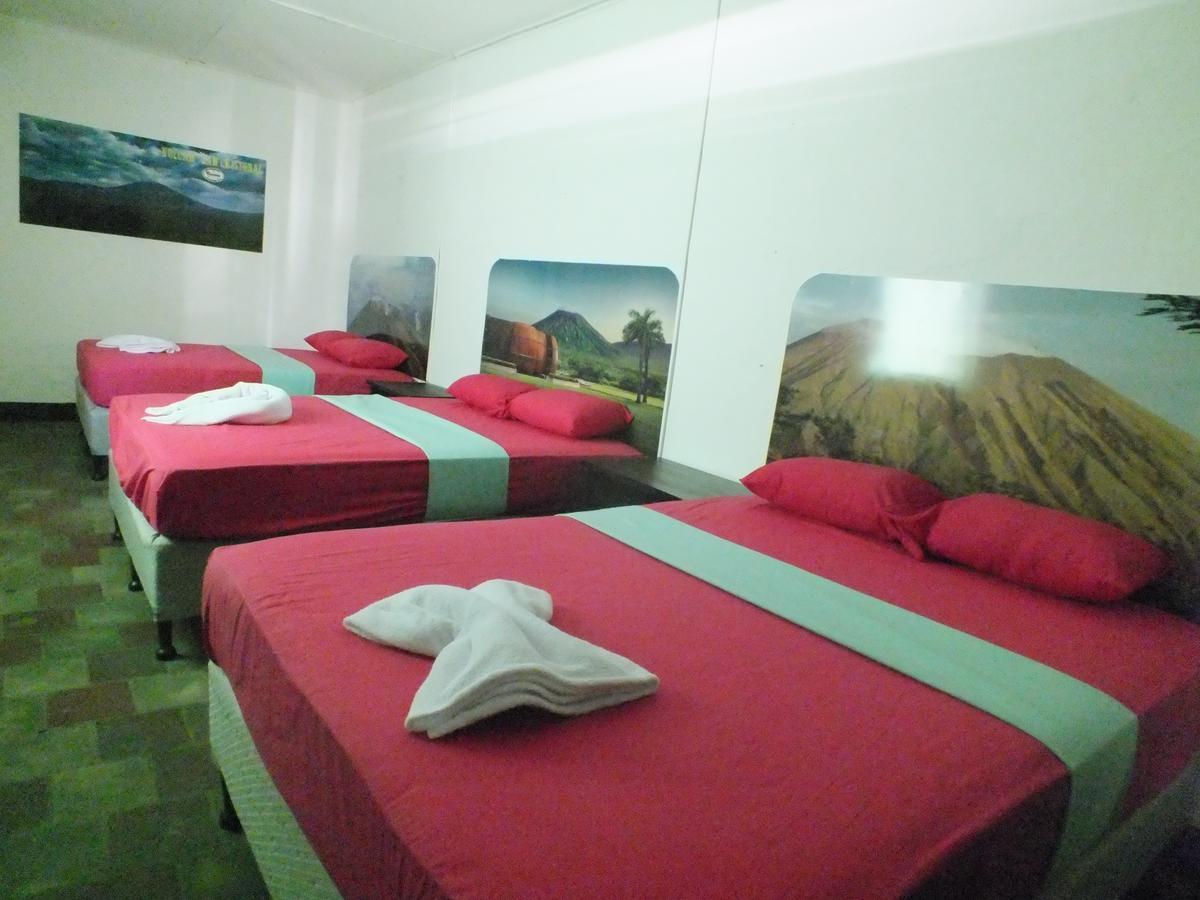 Volcano Hostel Леон Экстерьер фото