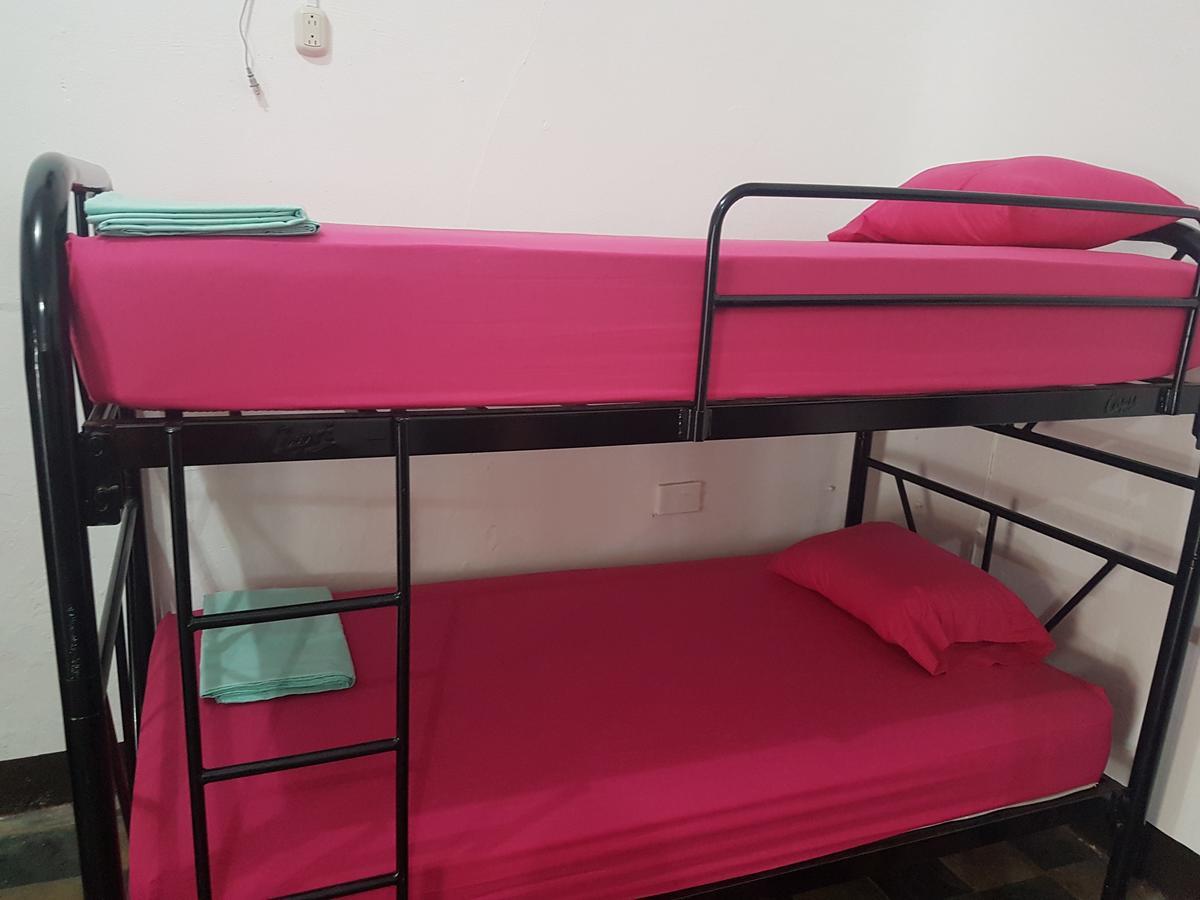 Volcano Hostel Леон Экстерьер фото