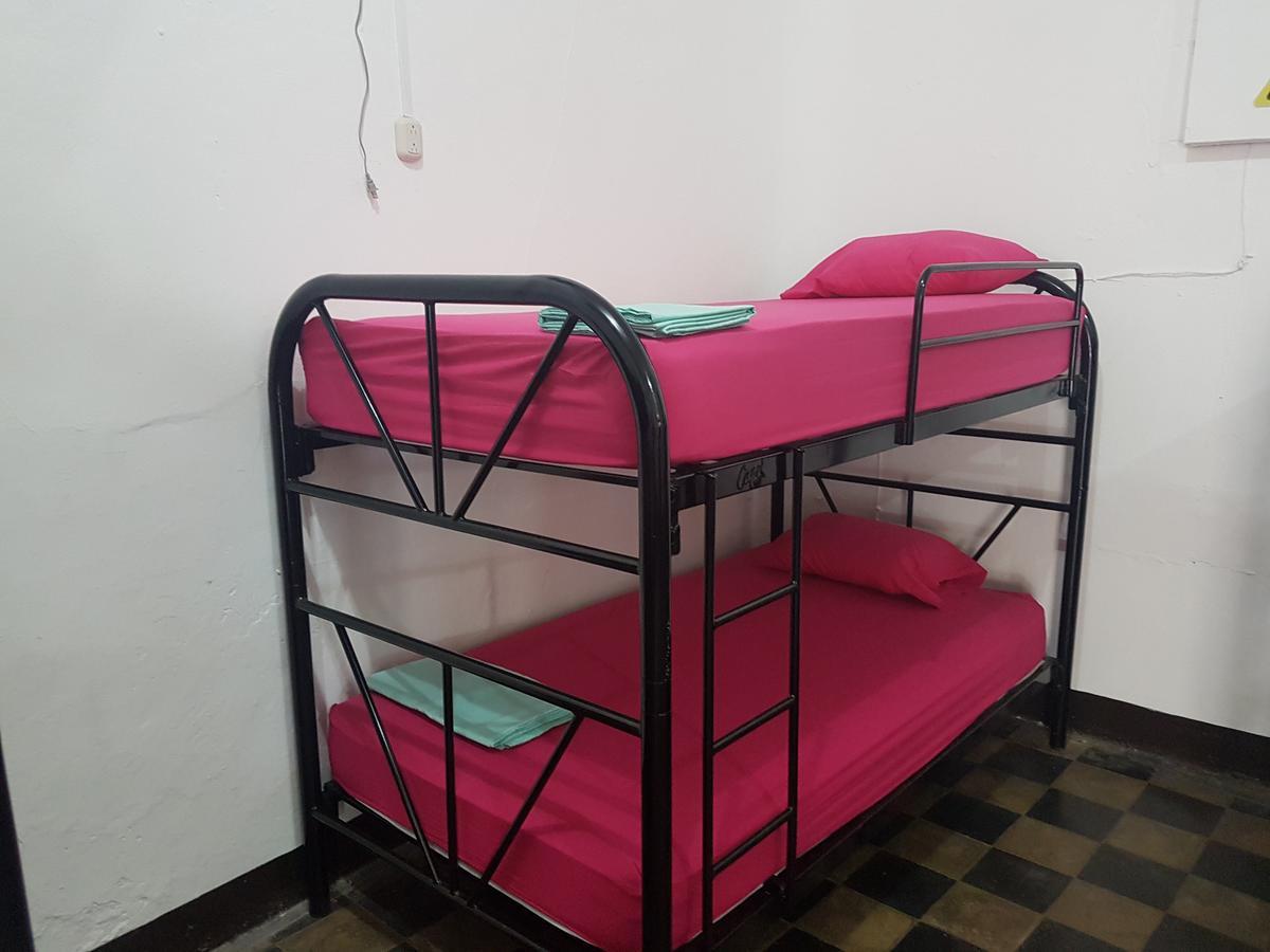 Volcano Hostel Леон Экстерьер фото