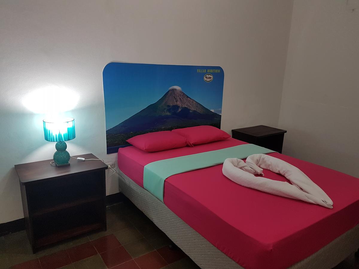 Volcano Hostel Леон Экстерьер фото