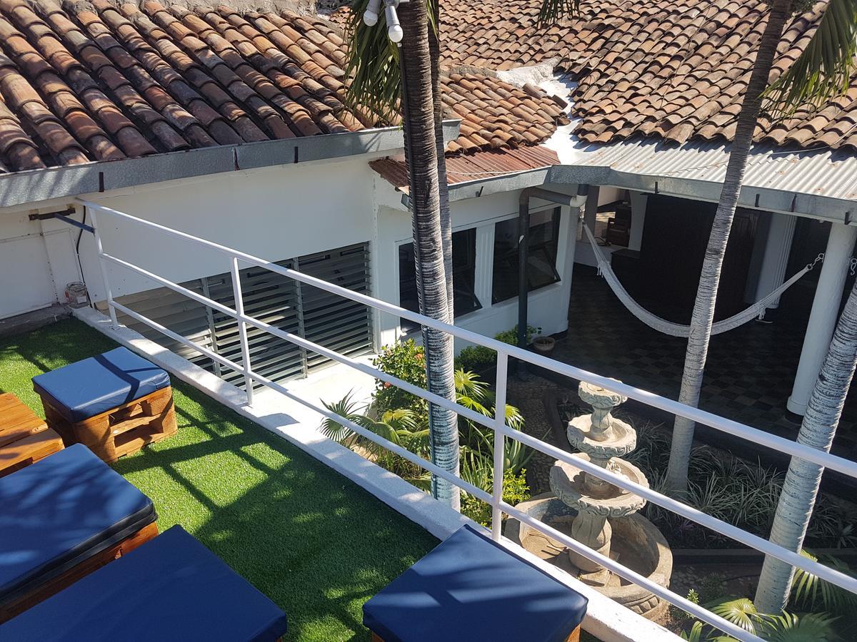 Volcano Hostel Леон Экстерьер фото