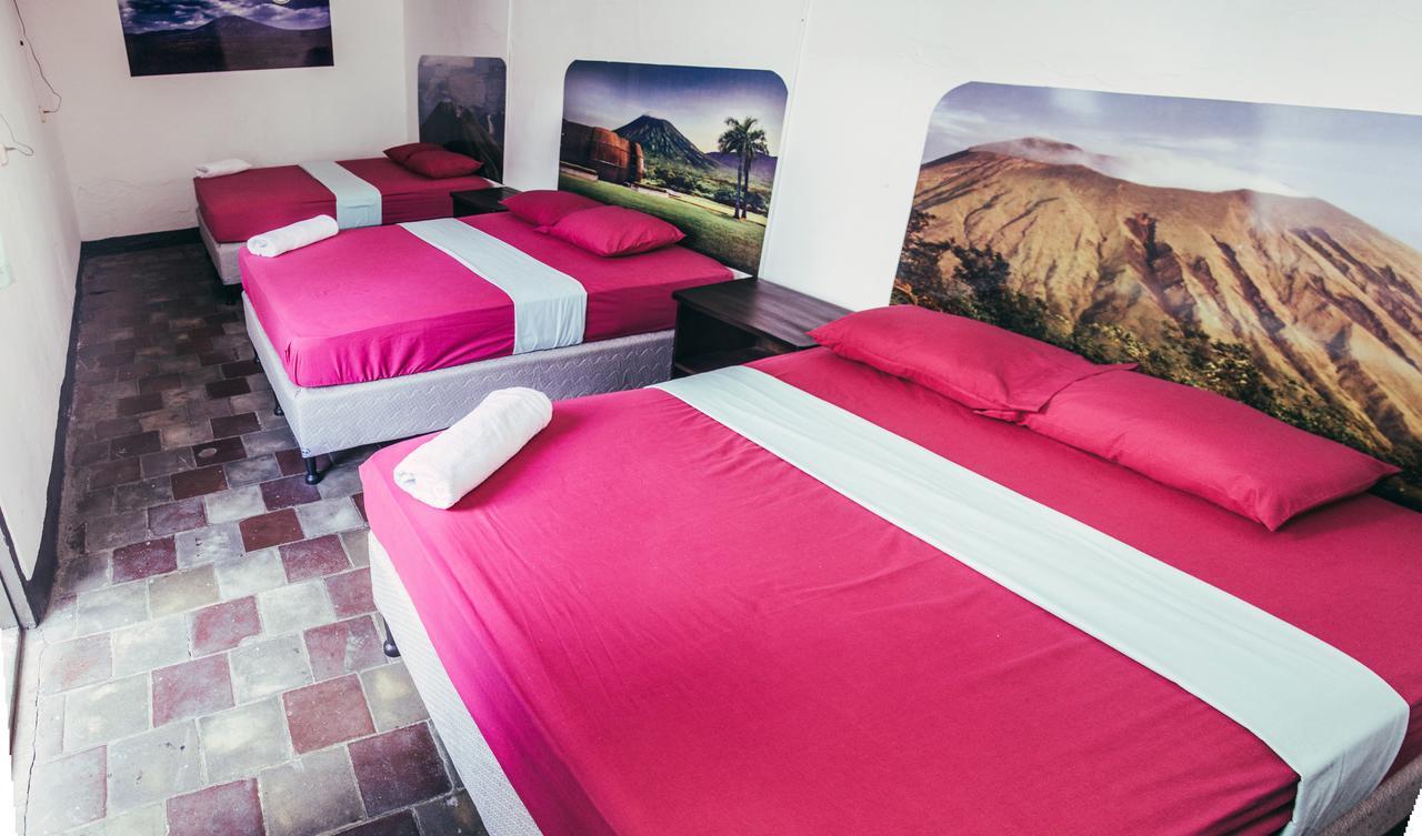 Volcano Hostel Леон Экстерьер фото